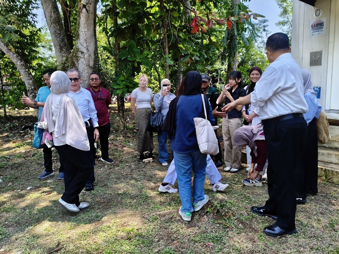 IPB University leadership and students visiting the farm
